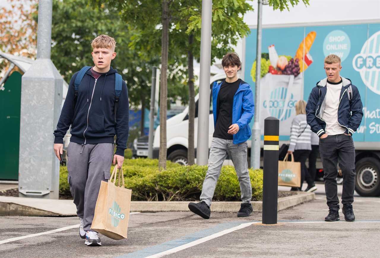 Coronation Street spoilers: Max Turner humiliated as he’s attacked and filmed by thugs