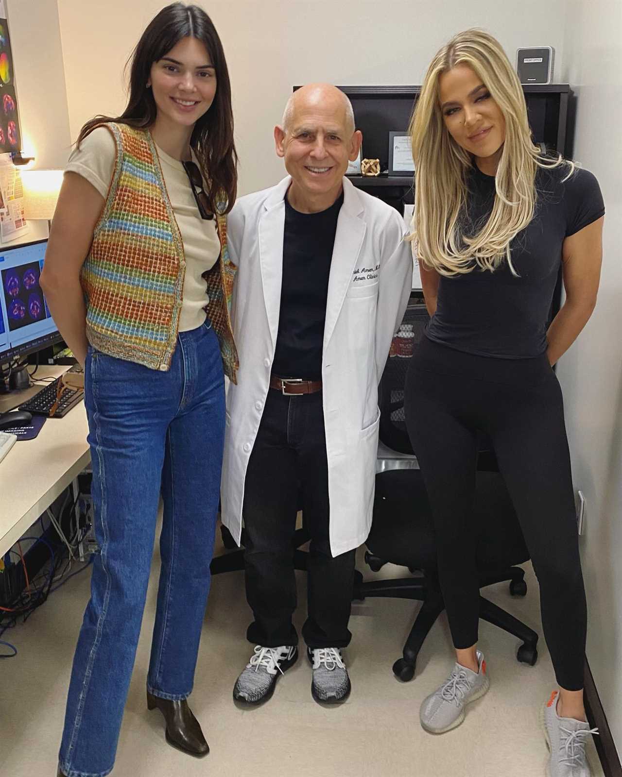 Kardashian fans slam doctor for ‘doing Khloe dirty’ after he posts unedited & unflattering photo of star in his office