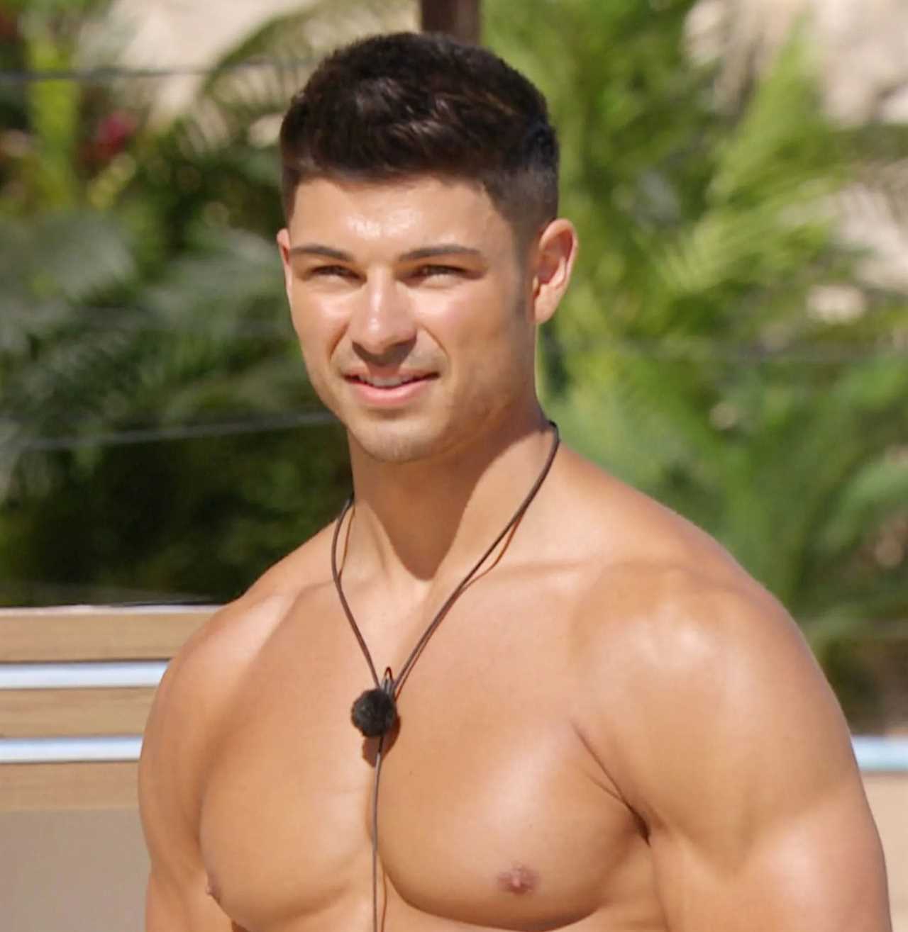 Love Island’s Anton Danyluk unrecognisable after mega body overhaul as he appears in bodybuilding contest