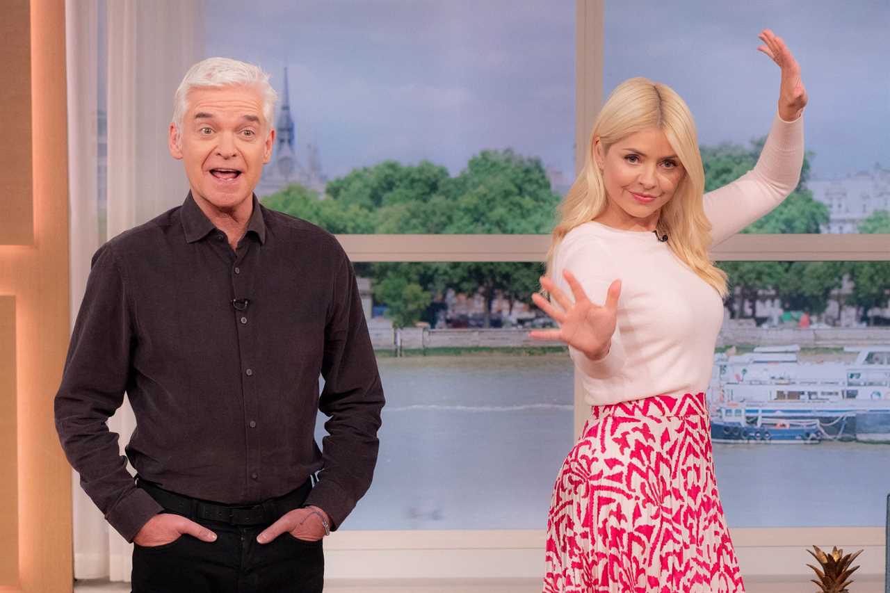 Holly Willoughby looks stunning as she transforms her look with blonde hair extensions