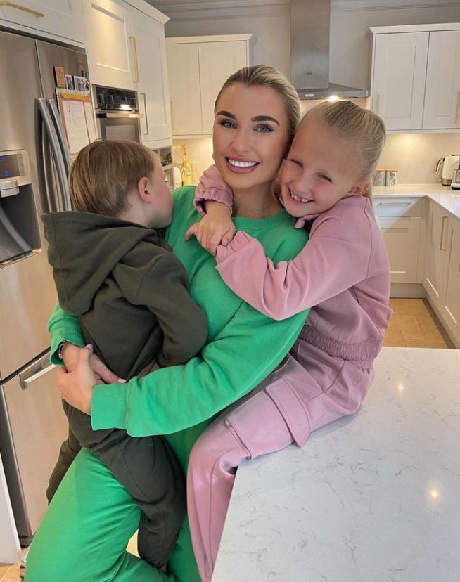 Billie Faiers shows off incredible kitchen at £1.4m mansion