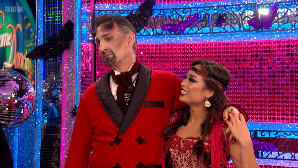 Strictly viewers convinced bosses ‘stepped in’ after Tony Adams stops show to make apology to Shirley Ballas