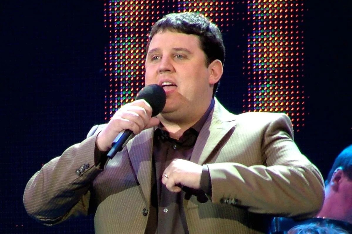 Peter Kay fans vow to ‘riot’ as tickets sell for a massive £1770 and online queues hit 300,000