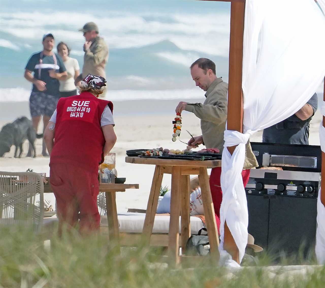 I’m A Celeb’s Matt Hancock, Jill Scott and Sue Cleaver enjoy surf and turf BBQ on the beach after winning task