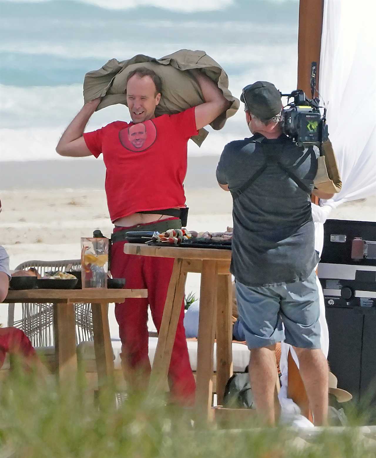 I’m A Celeb’s Matt Hancock, Jill Scott and Sue Cleaver enjoy surf and turf BBQ on the beach after winning task