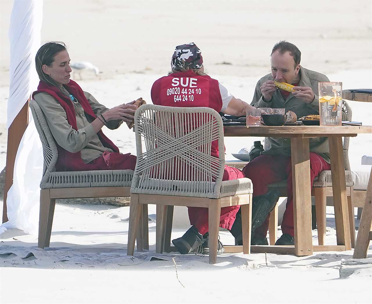 I’m A Celeb’s Matt Hancock, Jill Scott and Sue Cleaver enjoy surf and turf BBQ on the beach after winning task