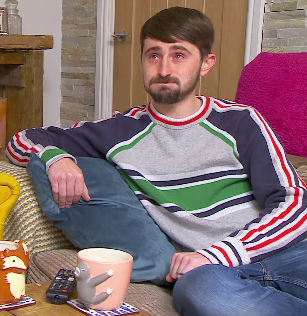 Gogglebox fans stunned as Pete Sandiford bursts into tears alongside sister Sophie last night