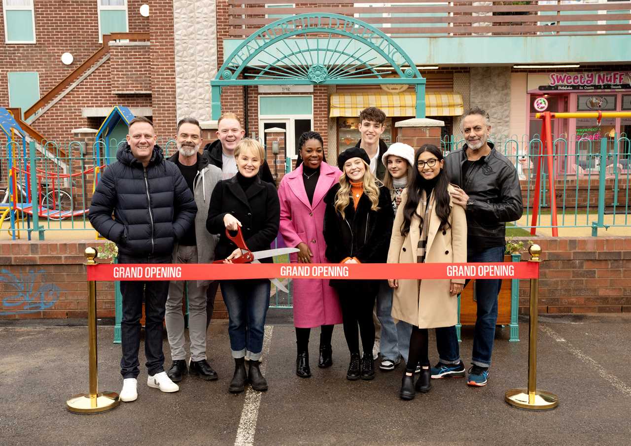 First look at huge new Coronation Street set as cast gather to launch epic Weatherfield expansion