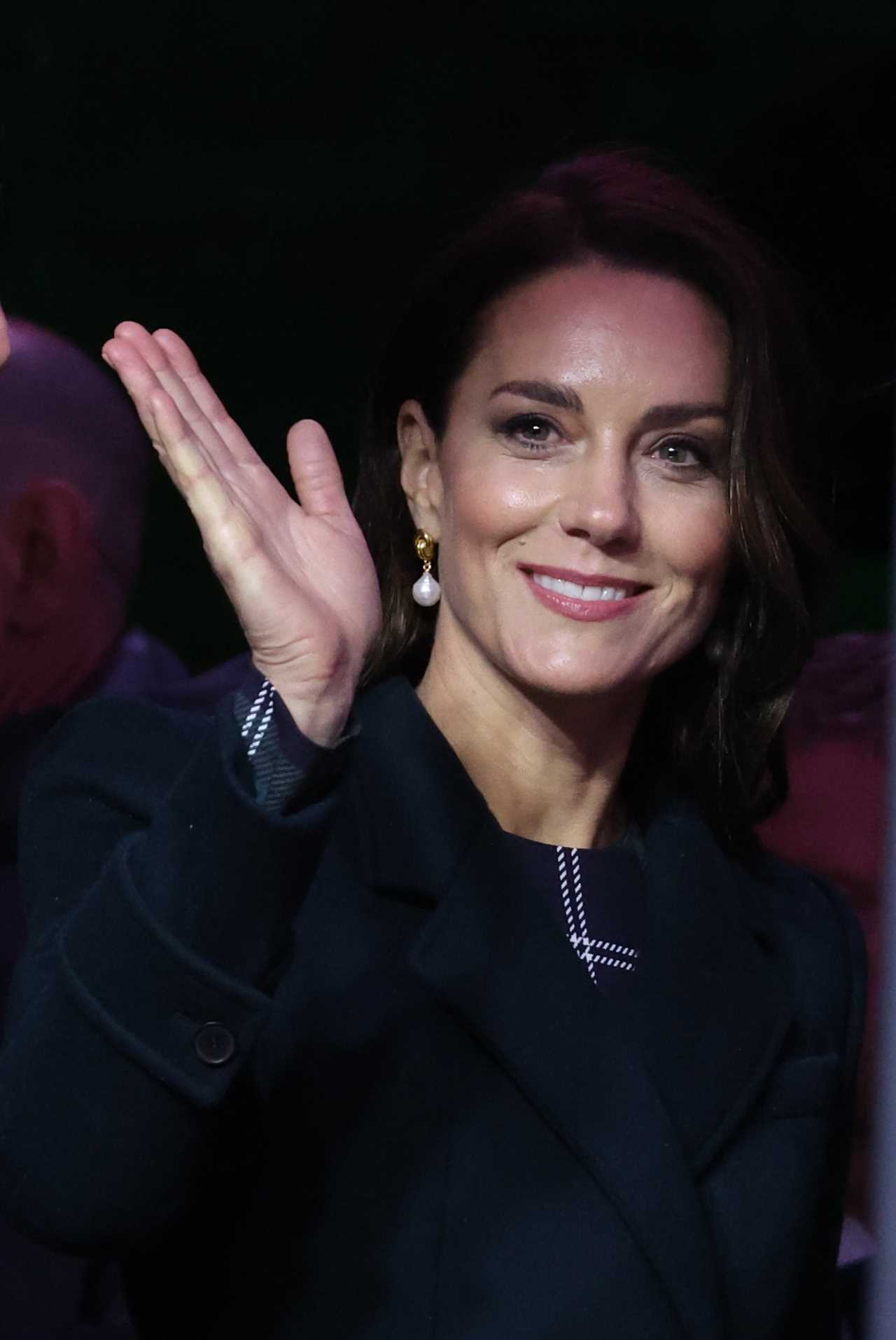 Beaming Prince William and Princess Kate clap and pose for selfies at NBA game in Boston on royal tour