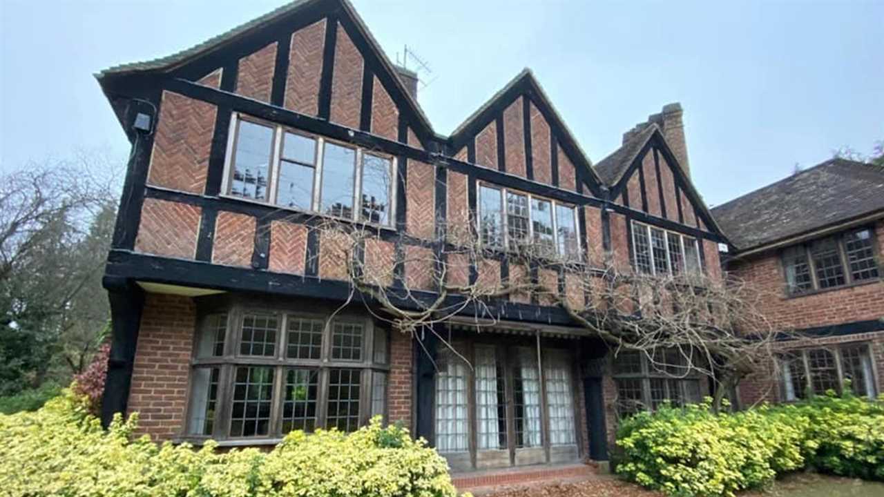 Inside Sarah Ferguson’s former mansion that fell into disrepair after she was exiled in wake of toe-sucking scandal