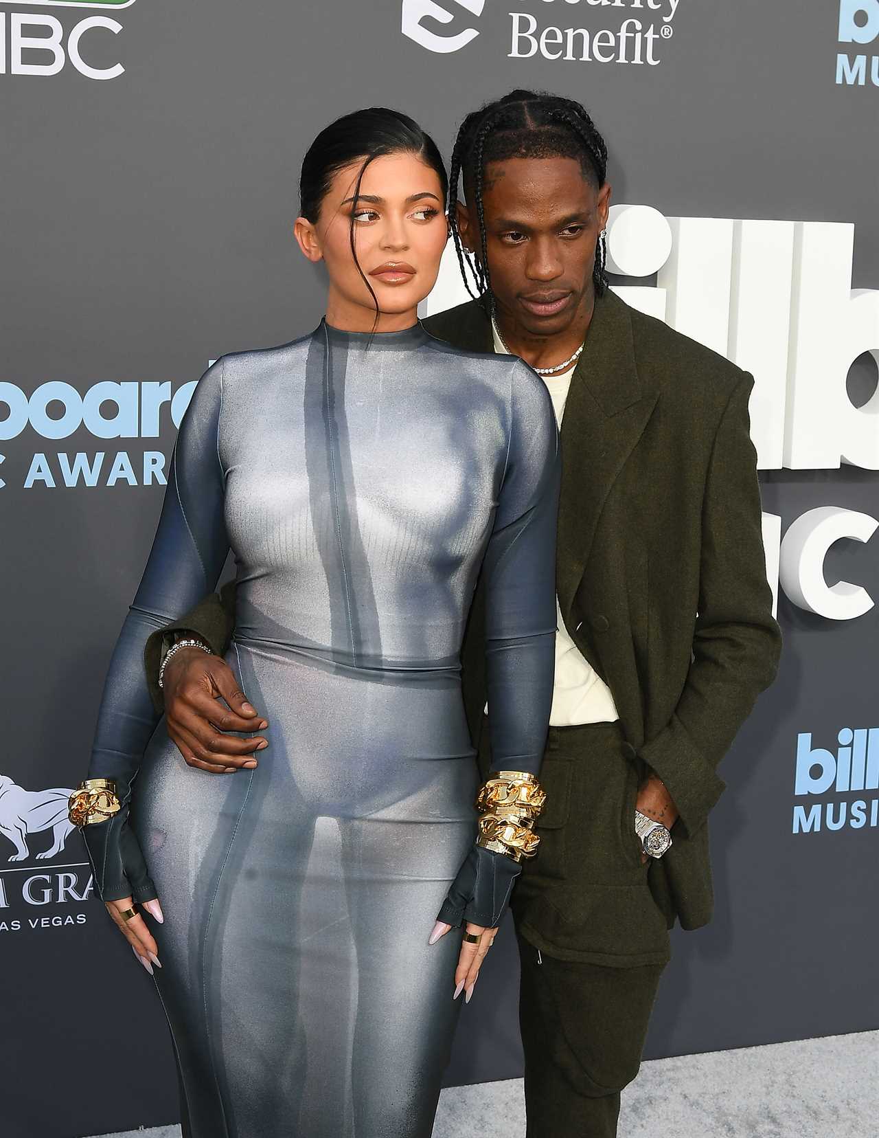 Kylie Jenner and Travis Scott ripped for flying in separate private jets to same location