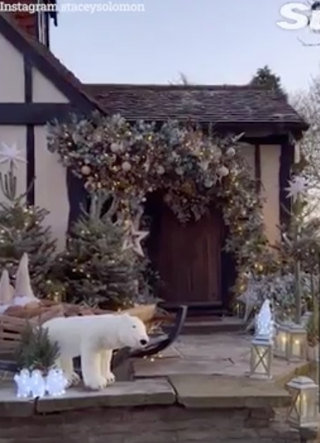 Stacey Solomon reveals incredible Christmas makeover at Pickle Cottage with adorable baby Rose