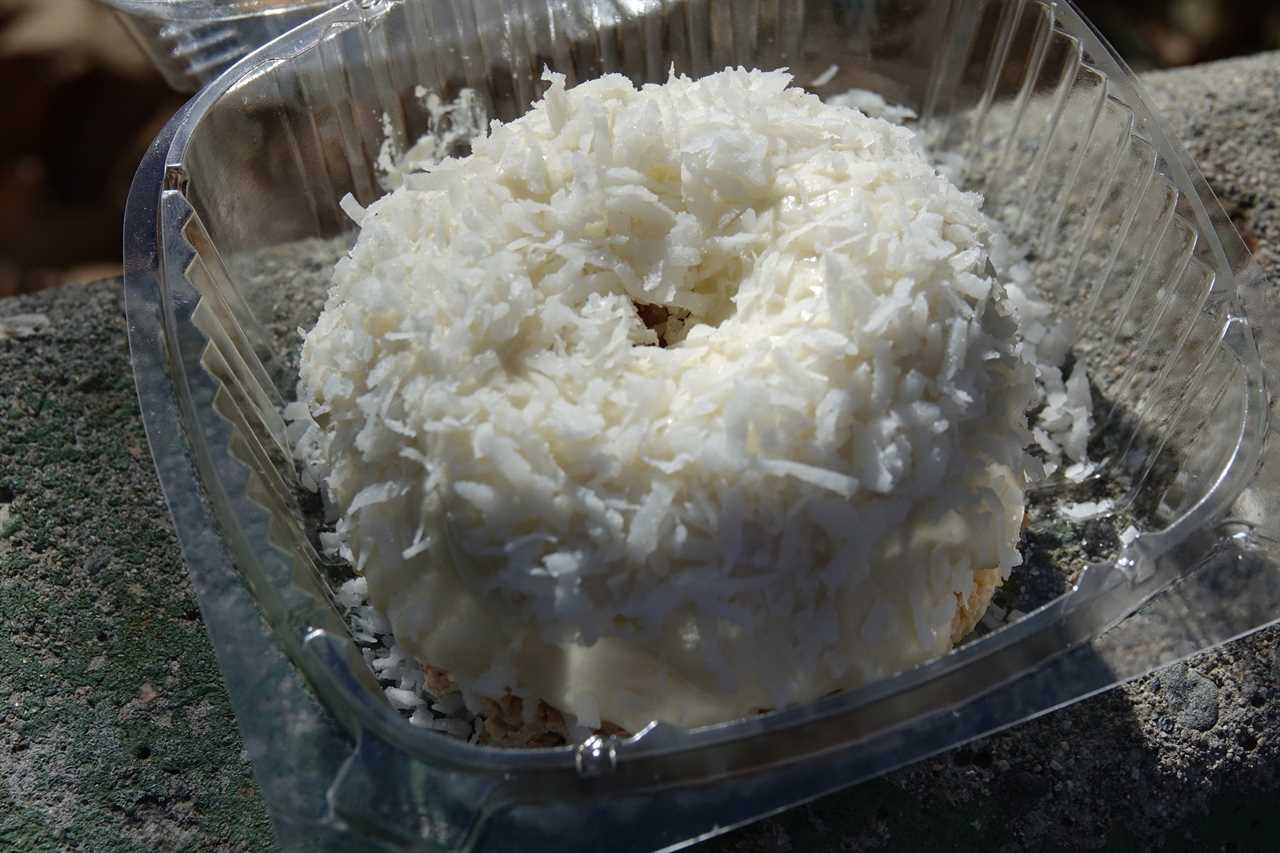 Prince William and Kate gifted Tom Cruise’s legendary coconut cake as star flies pud to UK