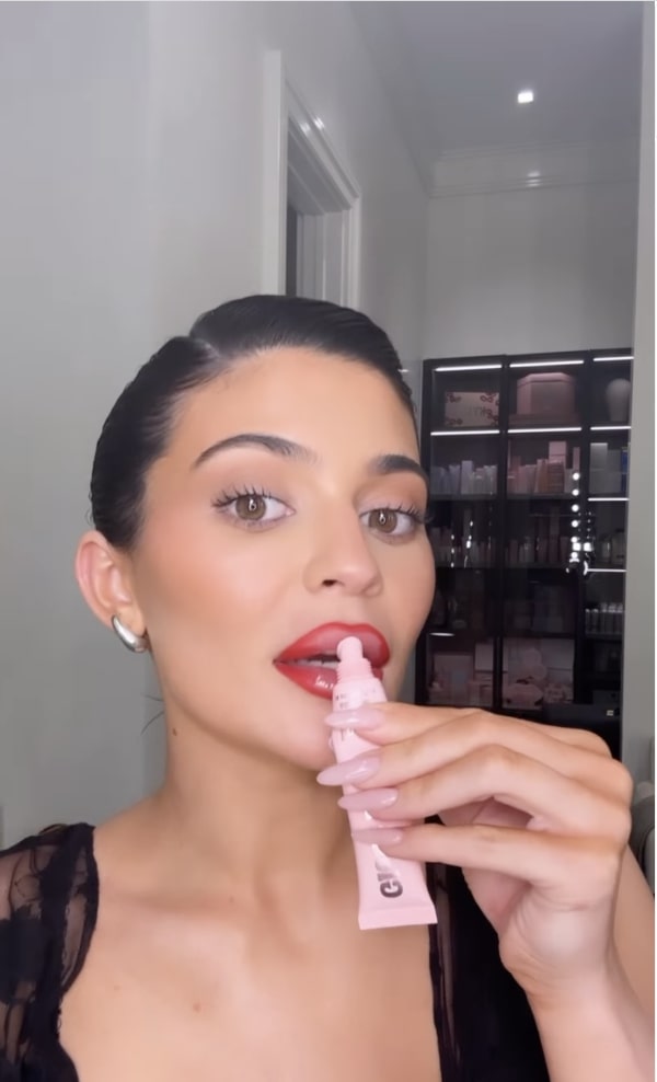 Kardashian fans slam Kylie Jenner’s bizarre beauty blunder in a new video saying it looks ‘weird’ & ‘unfinished’