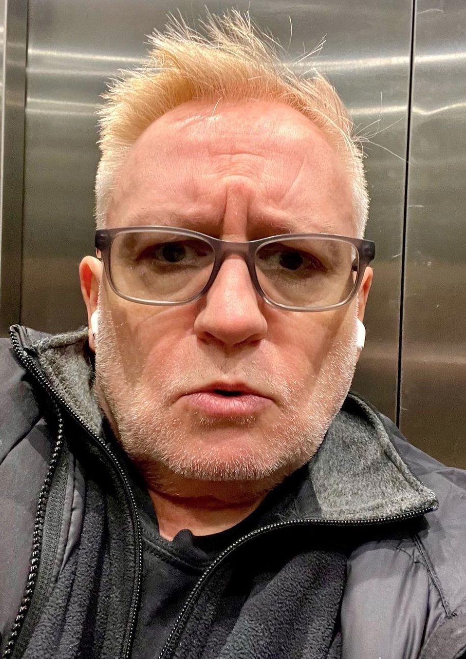 Gogglebox star unrecognisable as he poses with stubble and ‘Christmas hair’