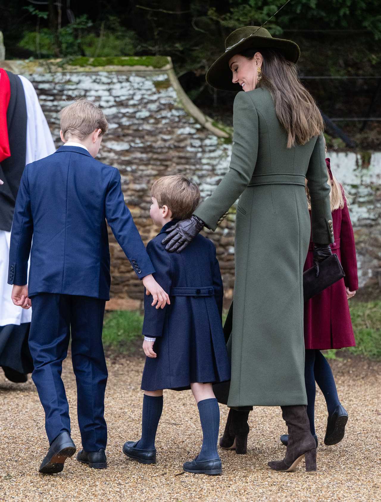 I’m a body language expert, Prince George’s subtle reassurance of Prince Louis shows strength of brotherly bond