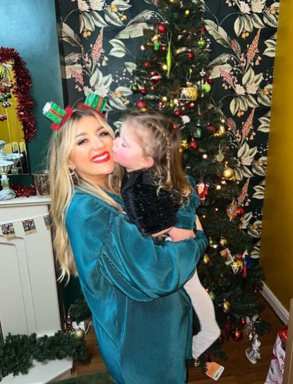 Gogglebox star Izzi Warner transforms into glam mum for Christmas snap with her kids