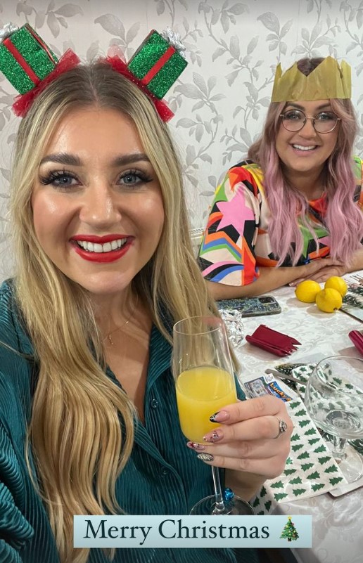 Gogglebox star Izzi Warner transforms into glam mum for Christmas snap with her kids