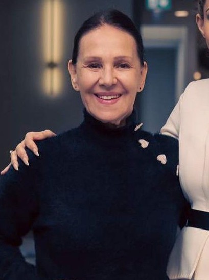 Strictly star Arlene Phillips reveals the results of facelift as she goes make-up free after treatment