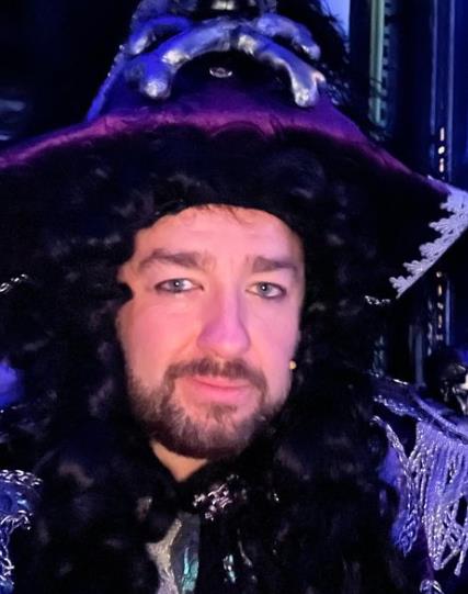 Comedy legend looks unrecognisable as he transforms into Captain Hook for panto – can you guess who?