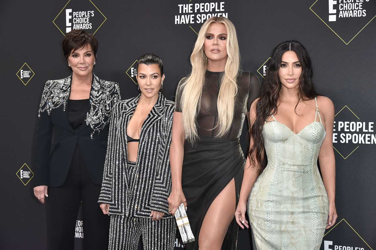 Kardashian fans spot ’embarrassing’ photoshop fail in Kourtney and Kim’s sexy new photo