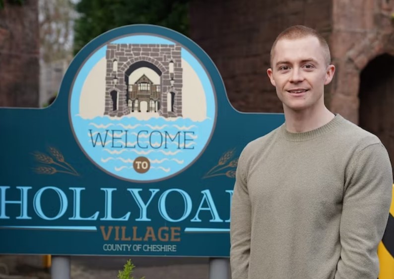 Hollyoaks fans left reeling as soap stars announce they are dating in real life