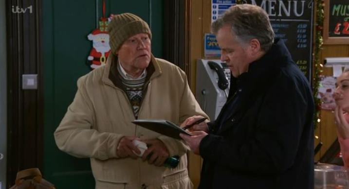 Coronation Street fans seriously distracted by ‘fashion icon’ Roy Cropper’s outfit