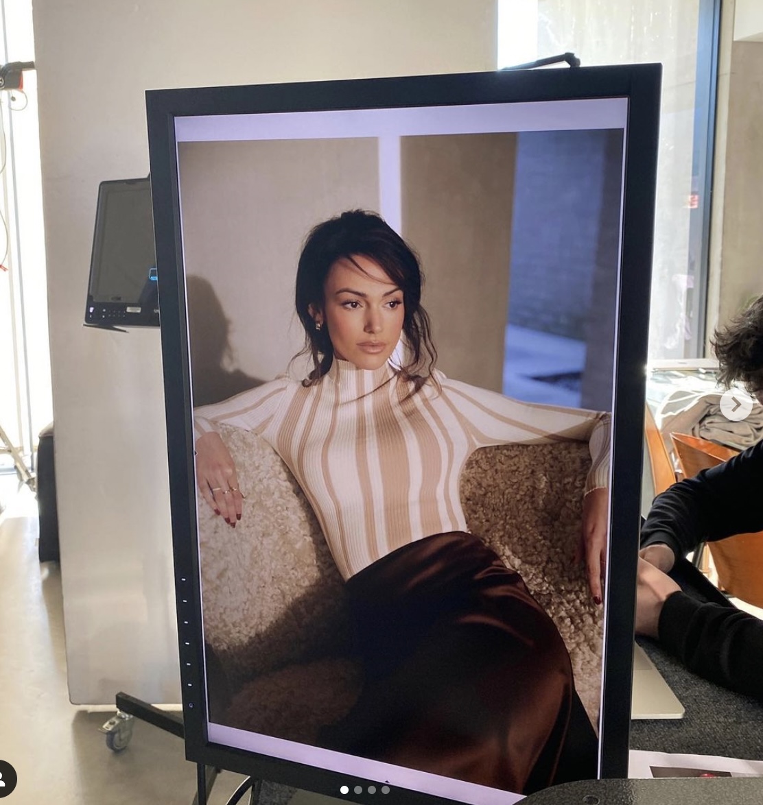 The actress looked stunning as she posed in a fluffy chair 