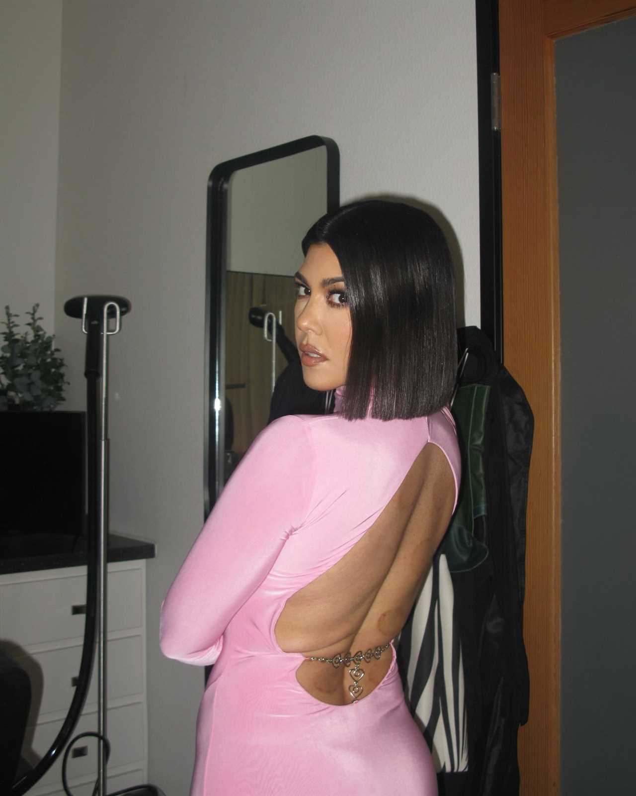Kourtney Kardashian praised for ‘normalizing’ having a ‘real’ body and hips in unedited new photo