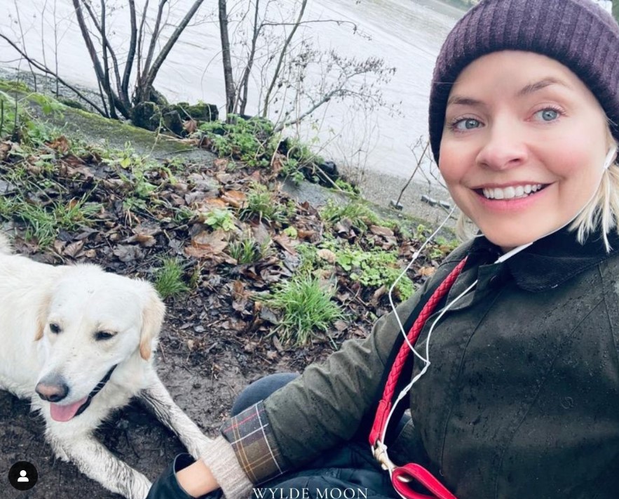 Holly Willoughby looks stunning in makeup free photo as she takes dog Bailey for a walk