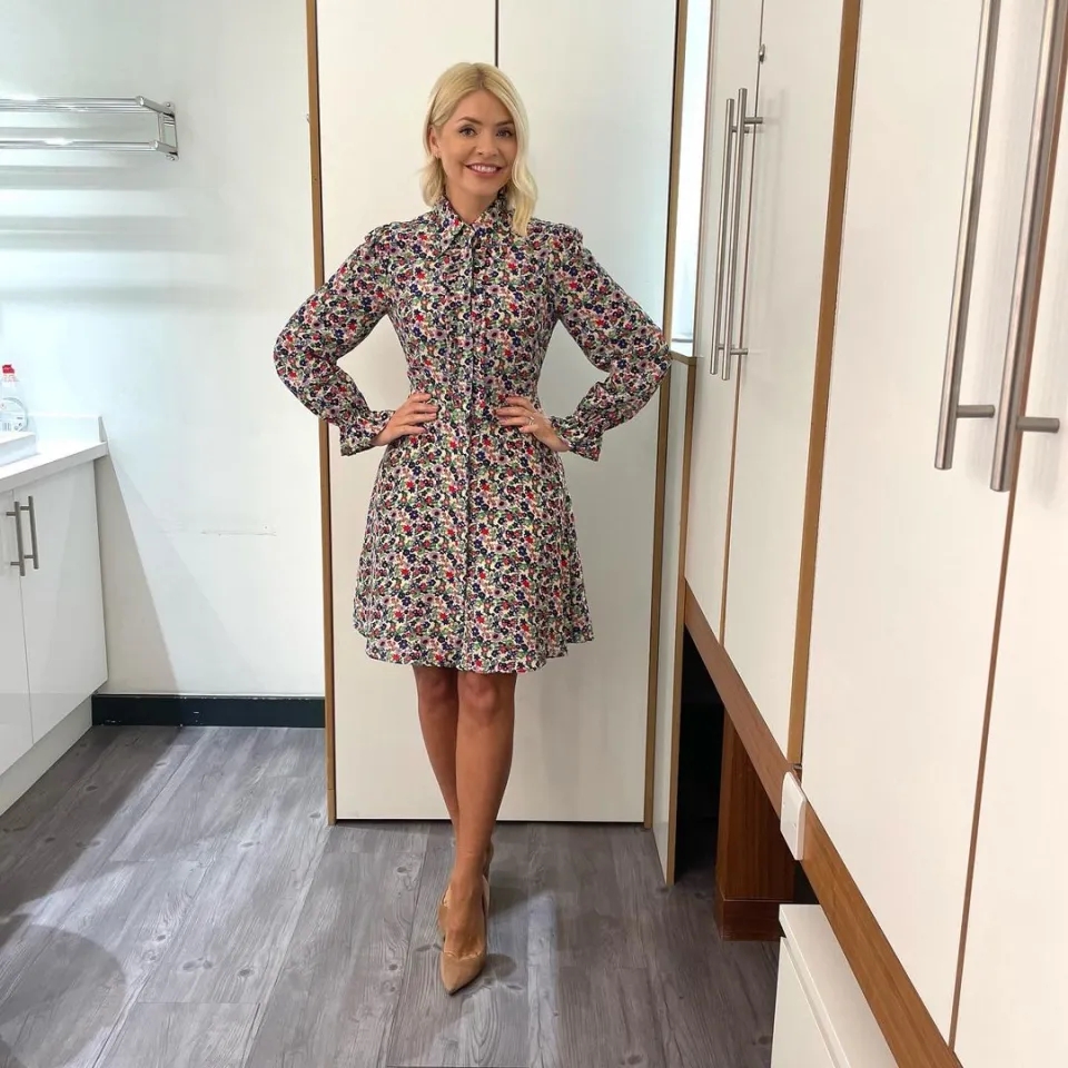 Holly Willoughby looks stunning in makeup free photo as she takes dog Bailey for a walk