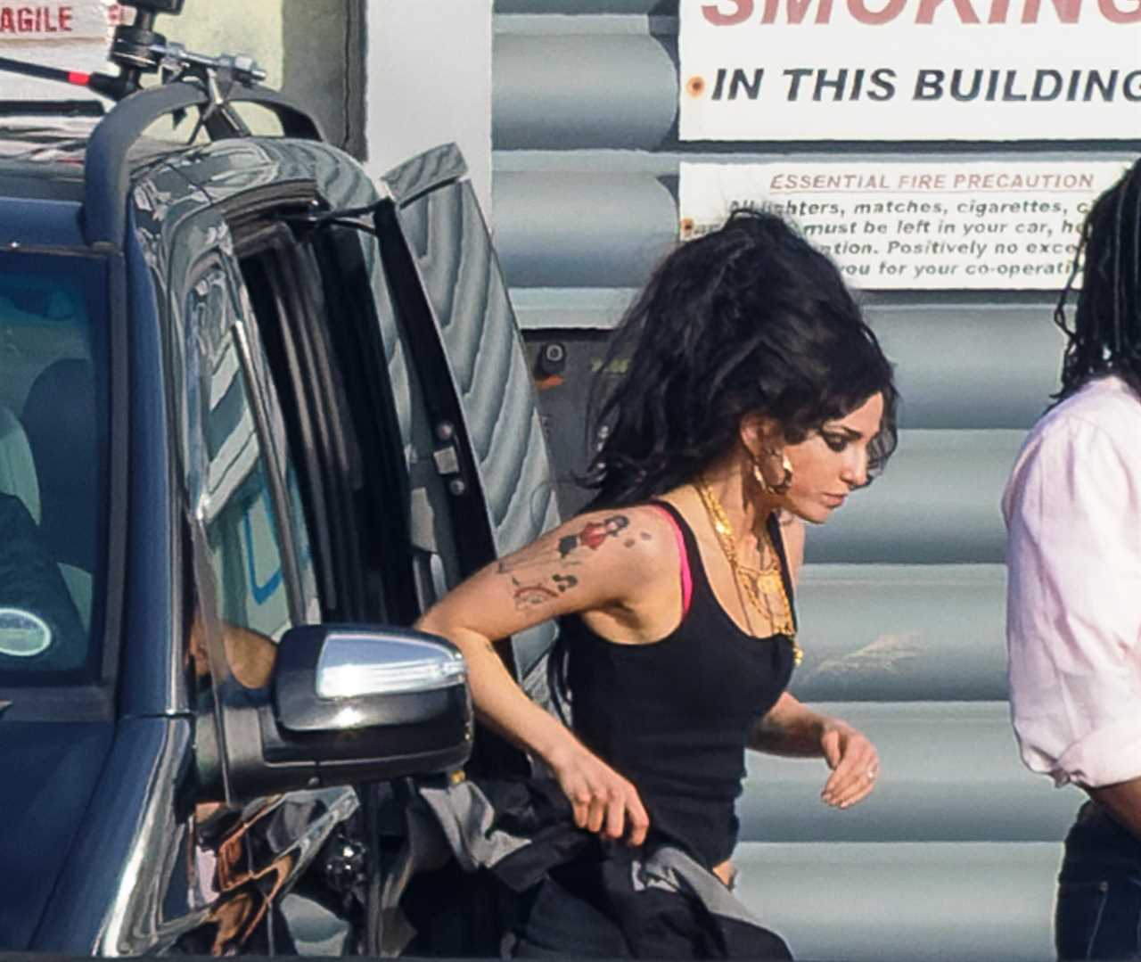 Marisa Abela is joined by a fake Blake as she films Amy Winehouse scenes for biopic