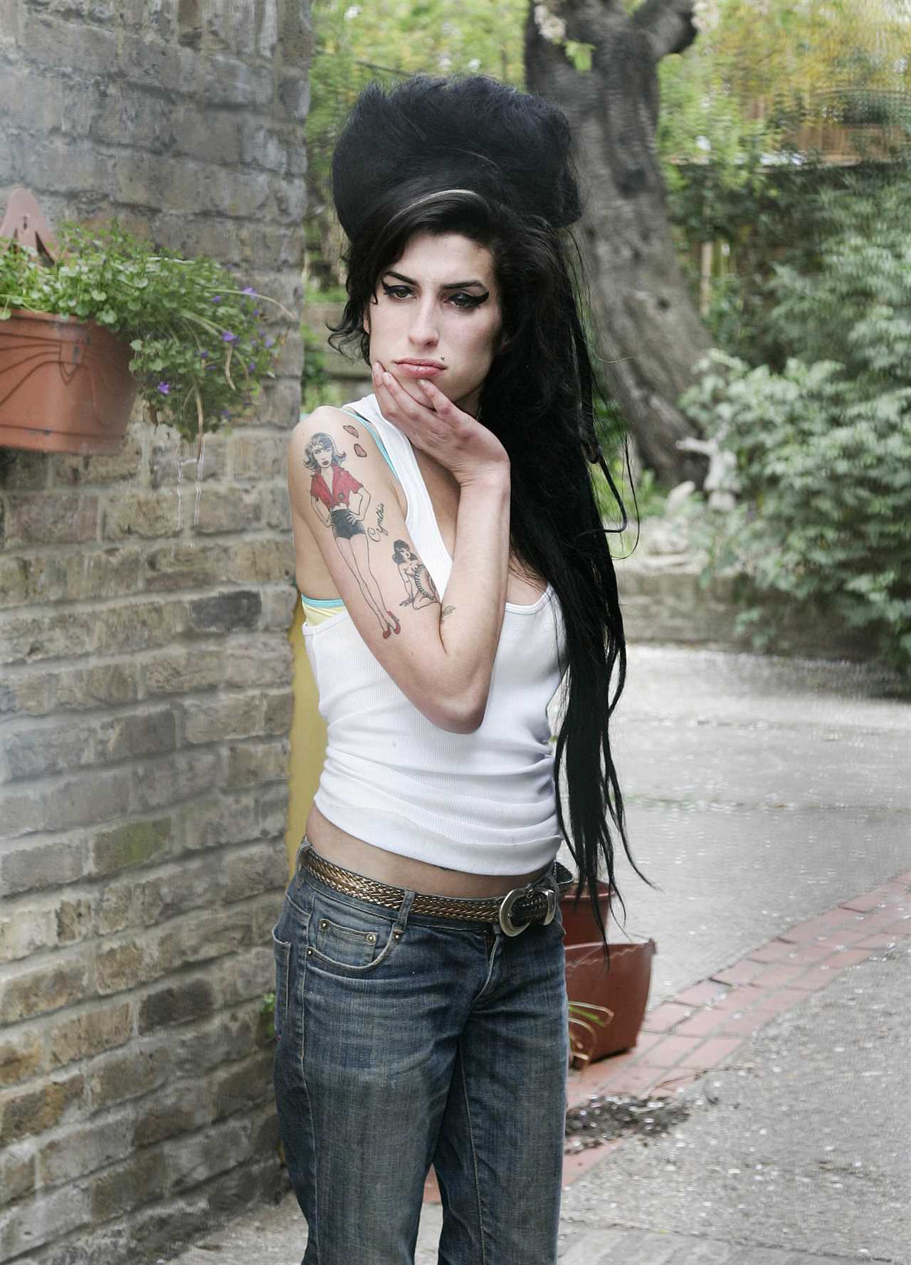Marisa Abela is joined by a fake Blake as she films Amy Winehouse scenes for biopic