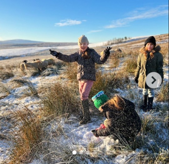 Amanda Owen charms Our Yorkshire Farm fans with pics of kids playing on frozen field