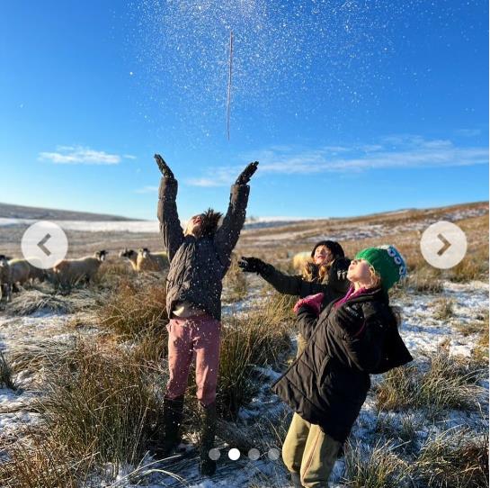 Amanda Owen charms Our Yorkshire Farm fans with pics of kids playing on frozen field