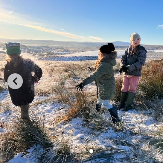 Amanda Owen charms Our Yorkshire Farm fans with pics of kids playing on frozen field