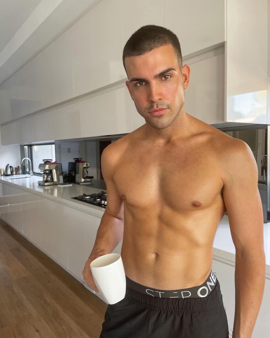 Inside Love Island bombshell Aaron’s huge Australian home with massive kitchen and bathroom that looks like a spa