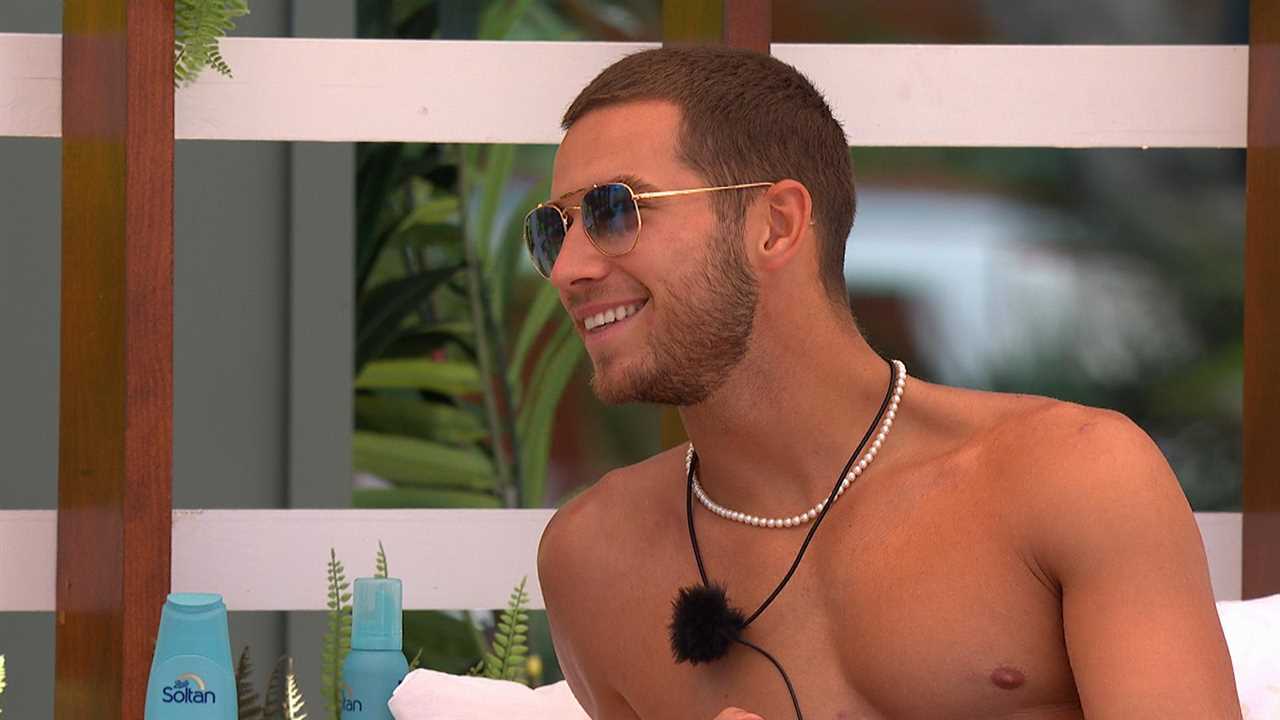 Furious Love Island fans all say the same thing as Ron AND Tom hit on bombshell Samie