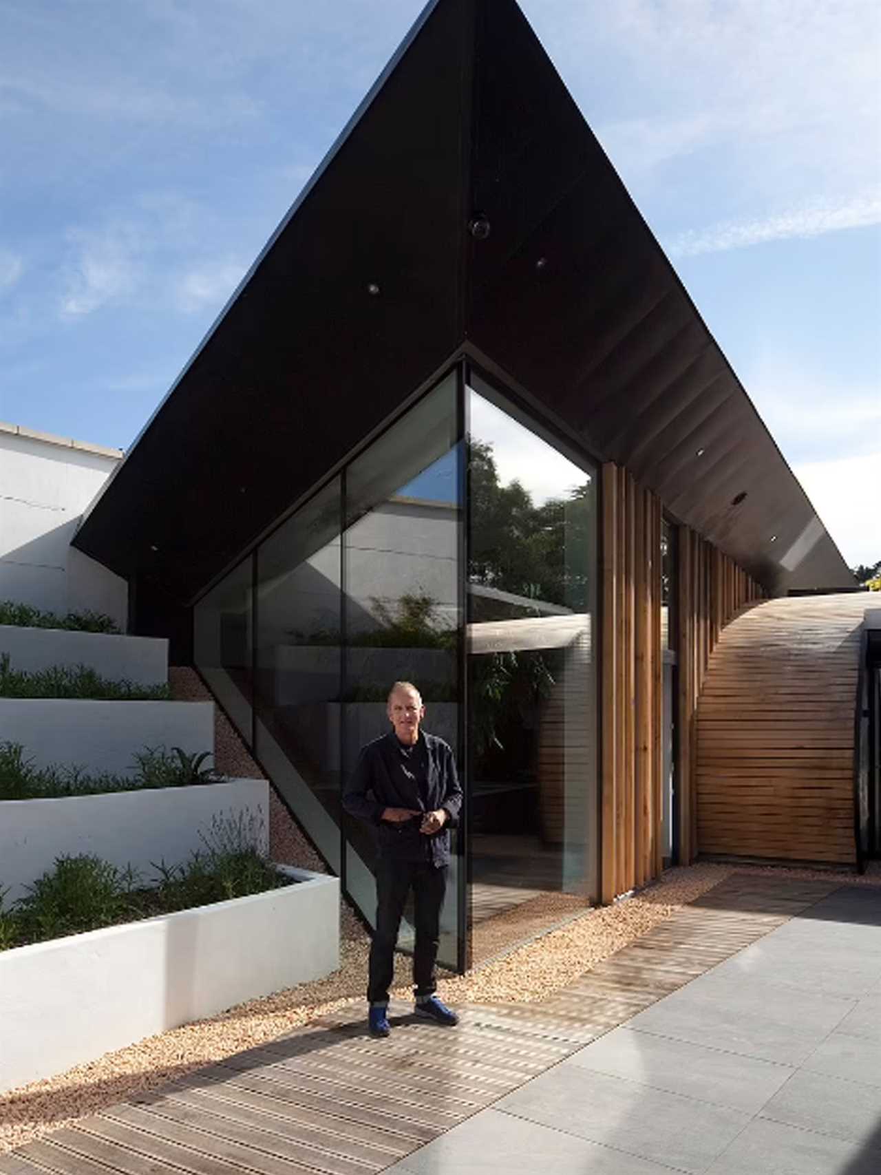 Grand Designs viewers rip into ‘smug’ navy captain’s £1million ‘Teletubbies home’ as he’s abandoned by builders