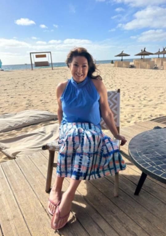 Jane McDonald teases new travel show with glam fireplace video – but fans soon issue a warning