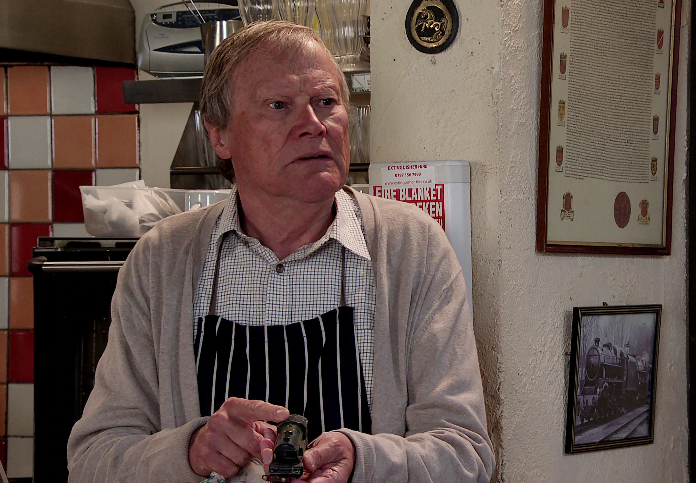 Roy Cropper confronted over secret addiction in Coronation Street