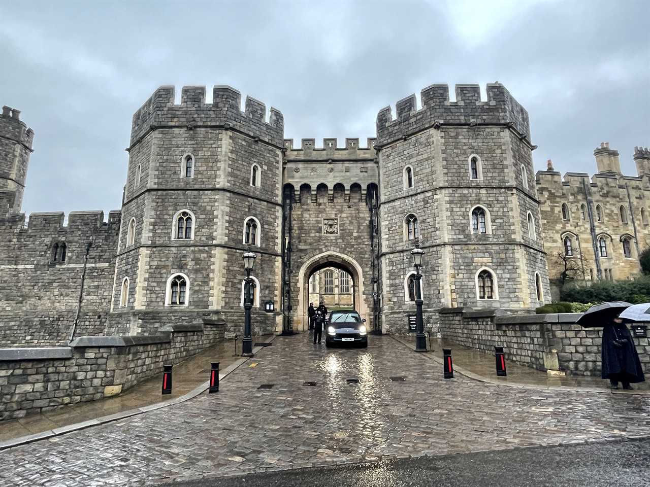 Masked man admits storming Windsor Castle on Christmas Day with a crossbow saying ‘I’m here to kill the Queen’