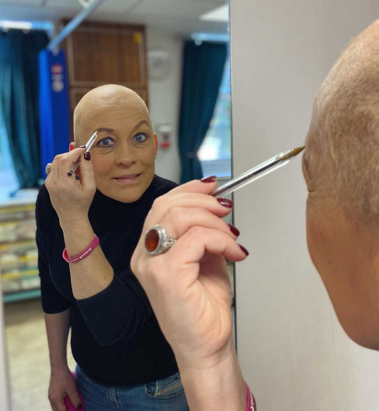 Sarah Beeny fans are all saying the same thing as she draws her eyebrows on after hospital for cancer treatment