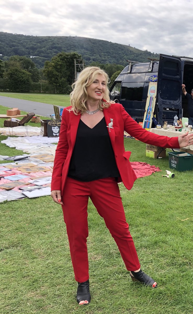 Who is Caroline Hawley on Bargain Hunt?