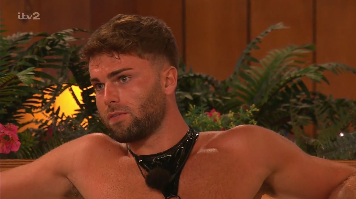 Love Island’s Tom already knows new bombshell Claudia, say fans after spotting his ‘horrified’ reaction