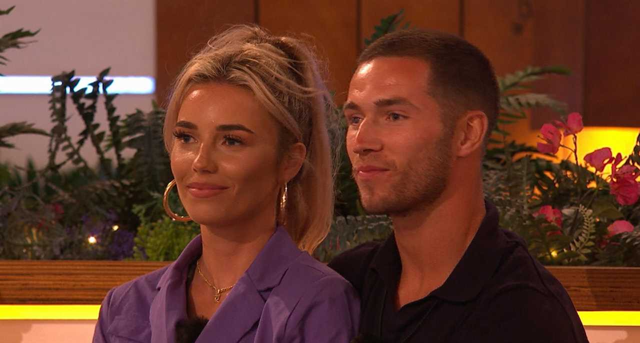 Love Island’s fans spot sign that Ron’s dad disapproves of son’s relationship with Lana