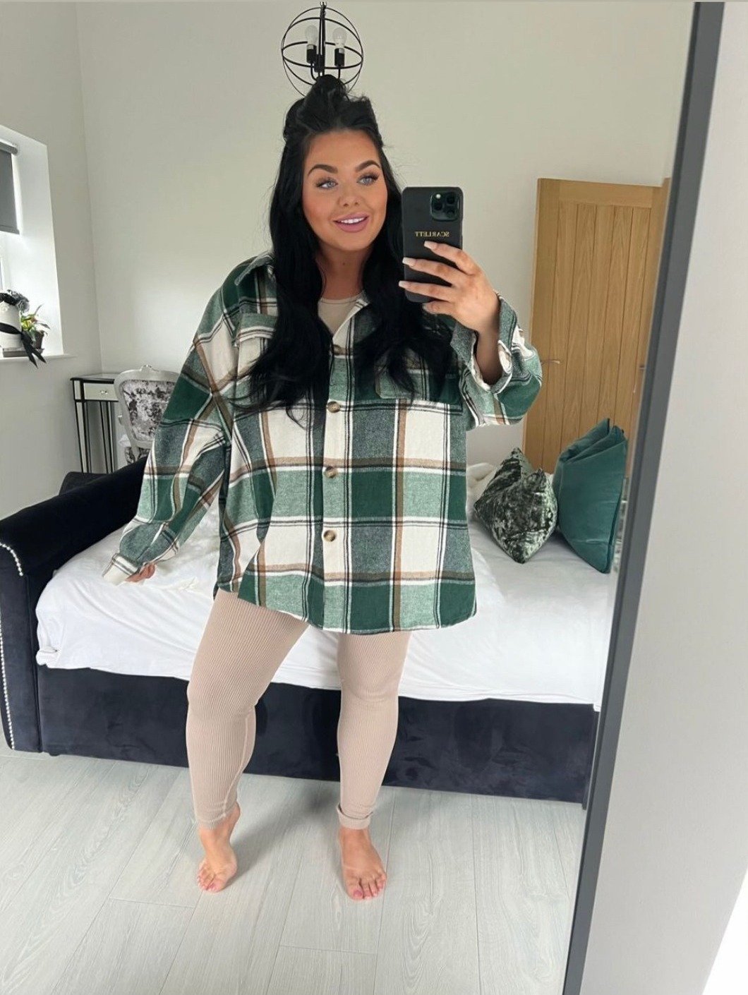 Pregnant Scarlett Moffatt poses with rarely-seen sister – and she looks totally unrecognisable from Gogglebox