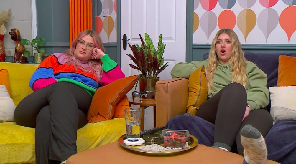 Pregnant Gogglebox star shows off baby bump as she returns to Channel 4 sofa