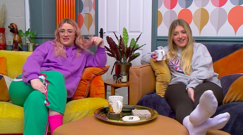 Pregnant Gogglebox star shows off baby bump as she returns to Channel 4 sofa