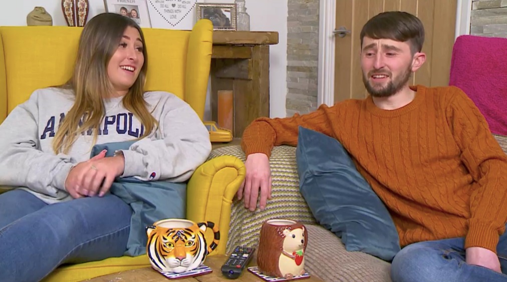 Pregnant Gogglebox star shows off baby bump as she returns to Channel 4 sofa